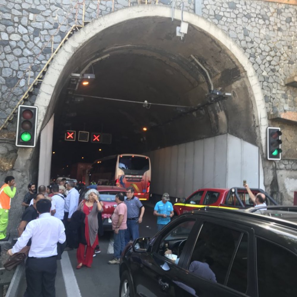 Bus se incendió al interior del Túnel Zapata