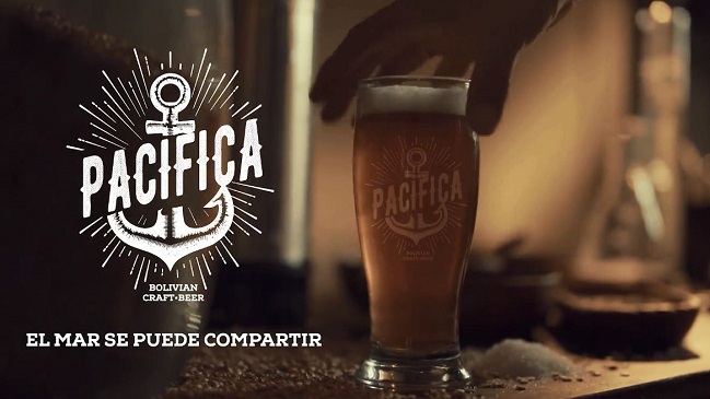 Bolivianos crean cerveza con agua del mar de Antofagasta