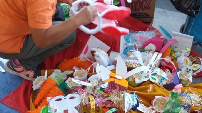 Denuncian agresión a mujer que vendía huevitos de chocolate en un mall