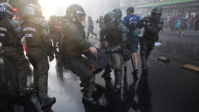 Karla Rubilar pidió a estudiantes informar a la Intendencia de las marchas en Santiago