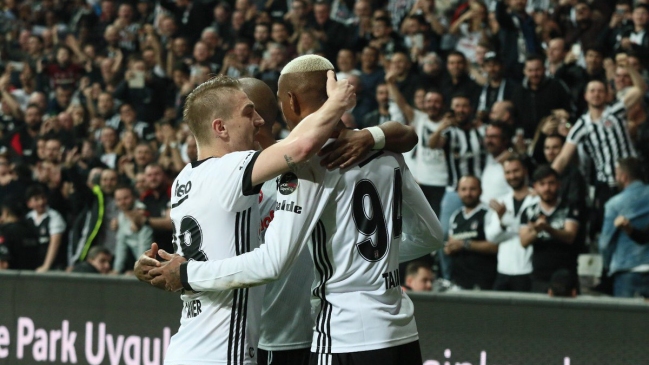 Besiktas de Gary Medel se impuso a Alanyaspor de Junior Fernandes