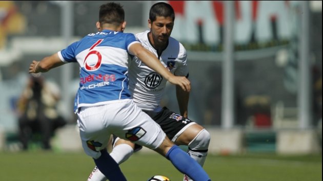 Colo Colo y Universidad Católica protagonizan el clásico en el Monumental