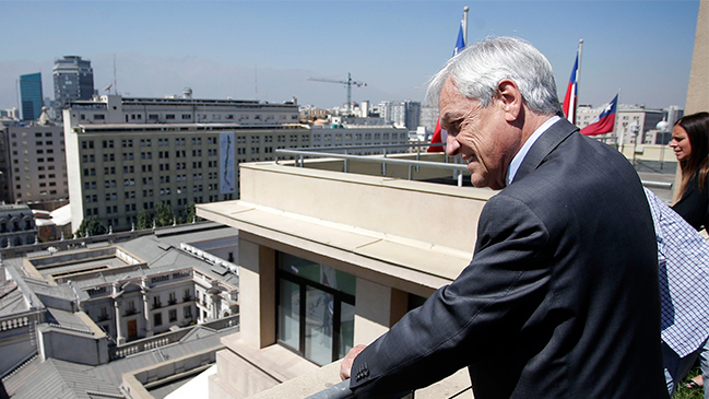 Sorprenden a Sebastián Piñera en el techo de La Moneda