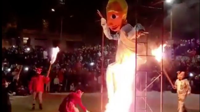 Alcalde Sharp: Quema de figura de Kast durante actividad de Pascua 