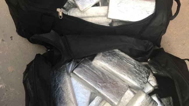 Carabineros detuvo a pareja que transportaba 50 kilos de marihuana prensada