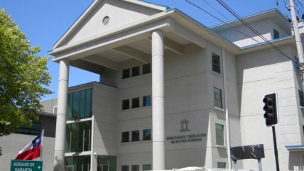 Abren causa por mujer que lanzó un vaso con agua a fiscal en Concepción