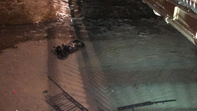 Motociclista se dio a la fuga tras caer a río Mapocho
