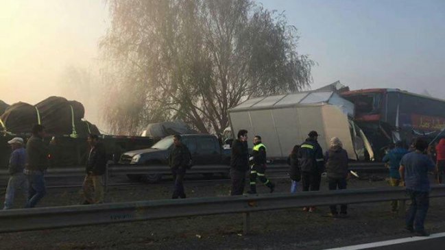 Accidente involucra a 21 vehículos y deja un fallecido en Ruta 5 a la altura de San Fernando