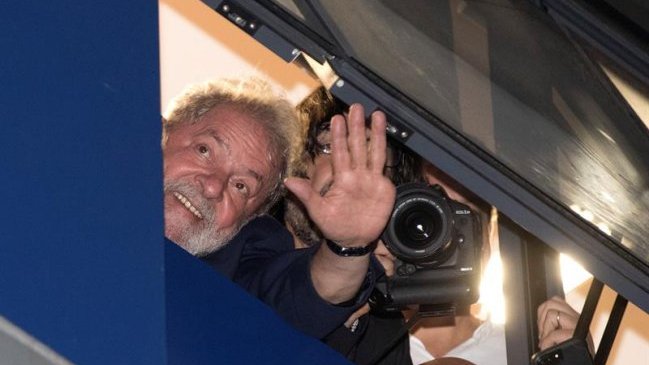 Lula da Silva no se entregó a la Justicia en el plazo previsto