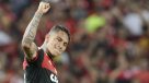 Presidente de Racing confirmó que sigue de cerca a Paolo Guerrero