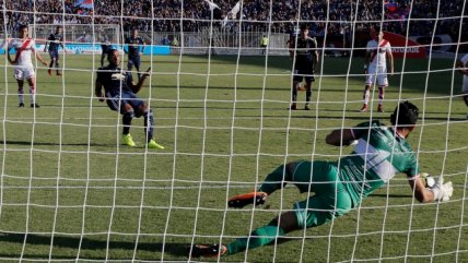 Un autogol del portero Jorge Deschamps puso en ventaja a U. de Chile sobre Curicó Unido