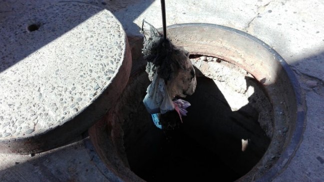 Mal uso de cauces de aguas servidas provocó inundación de vivienda en Valparaíso