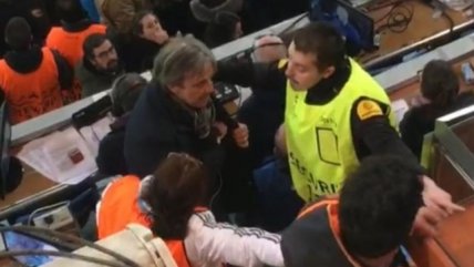 Periodista italiano fue expulsado del "Bernabéu" tras mostrar un billete a hinchas de Real Madrid