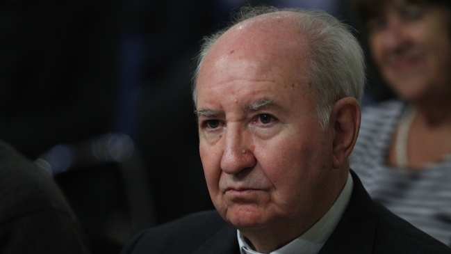 Cardenal Errázuriz negó que su misión sea informar al papa errores o males de la iglesia