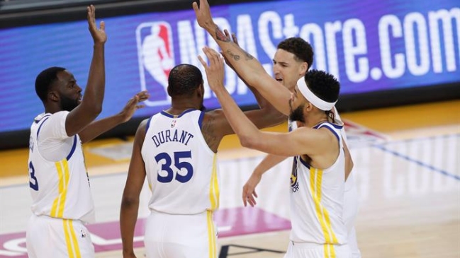 Golden State Warriors barrió con San Antonio Spurs en el inicio de los playoffs
