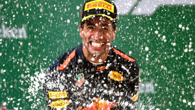 Daniel Ricciardo exultante con su victoria: 
