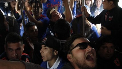 Así fue el viaje en micro de los hinchas de U. de Chile hacia el Estadio Nacional