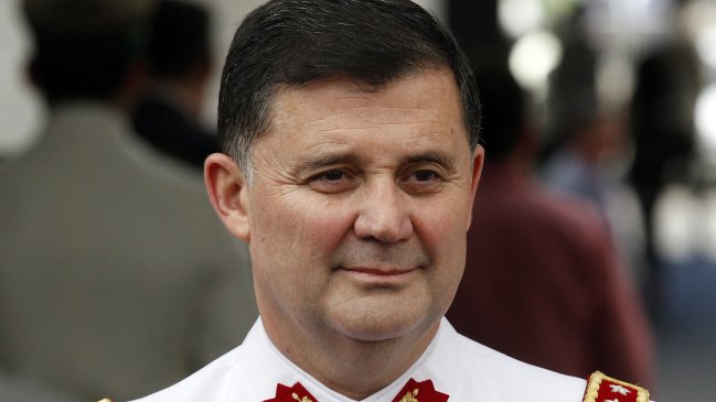 Comandante en jefe del Ejército descartó haber recibido sobresueldos de mutualidades