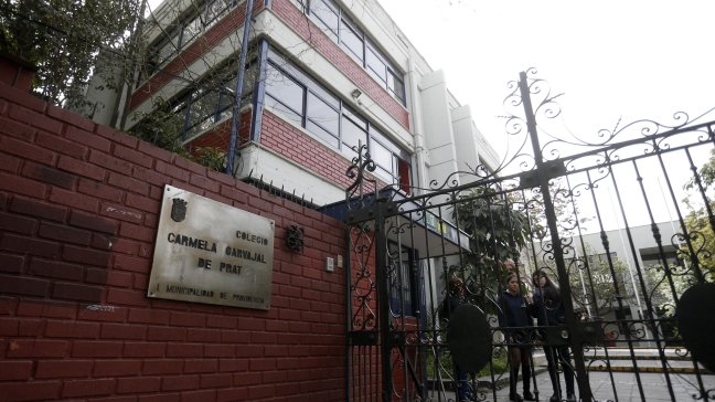 Estudiantes del Liceo Carmela Carvajal en toma por problemas de infraestructura