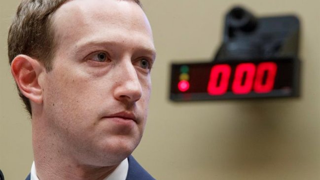  Comisión y Eurocámara exigen comparecencia de Zuckerberg  
