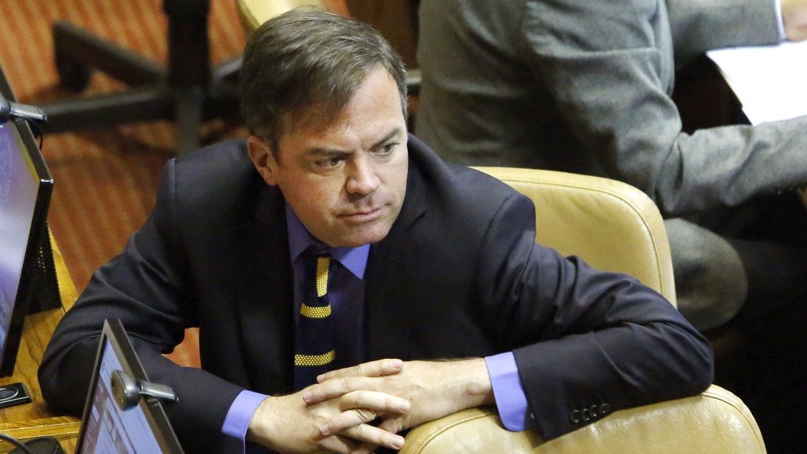 Matías Walker solicitó aclaración por pregunta sobre color de piel en trámites consulares