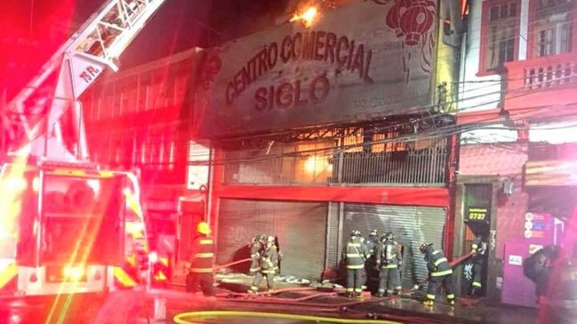 Incertidumbre en locatarios afectados por gigantesco incendio en Antofagasta