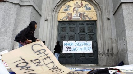   Comuneros mapuche se tomaron la Catedral de Concepción 