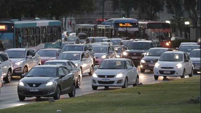 Ministra estima que restricción afectará al 10% de los vehículos catalíticos