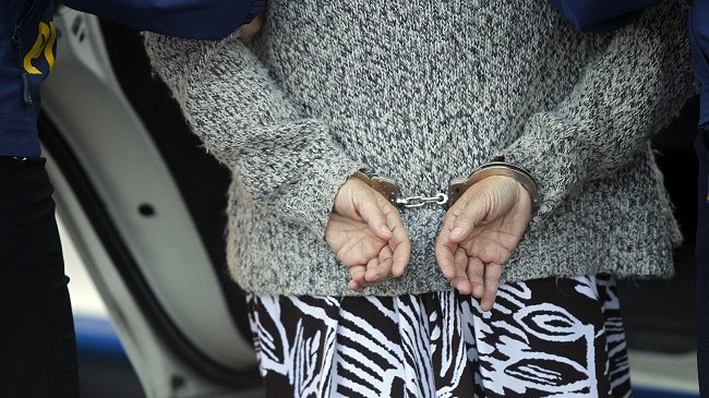 Mujer es acusada de asesinar a golpes a nieto de siete años