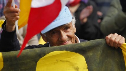 Valparaíso: Con lienzos y pancartas, la tercera edad estuvo presente en la marcha 