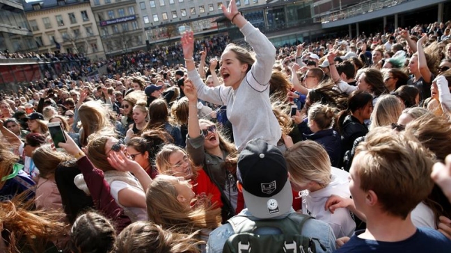 Miles de personas bailaron en Estocolmo para despedir a Avicii