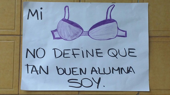 Estudiante fue sancionada por no usar sostén en el colegio