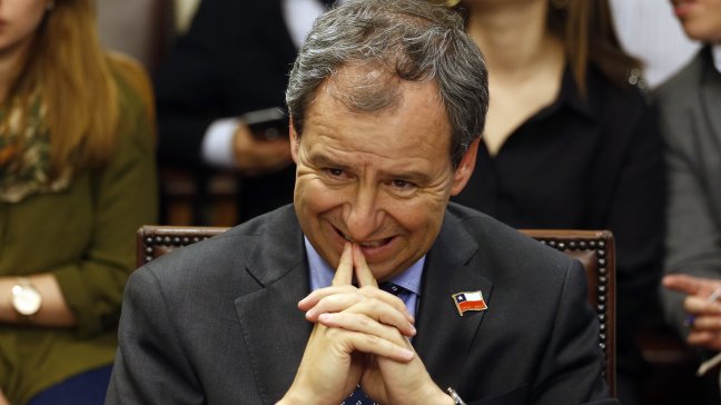 Ministro Varela a sostenedores: Quiero pedirles perdón por lo mal que los han tratado