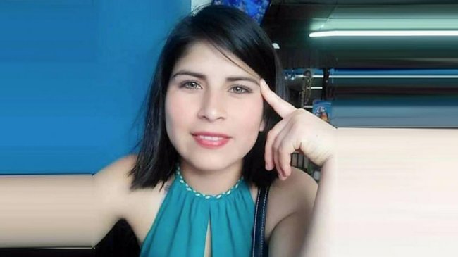 Perú: Sujeto lanzó gasolina y prendió fuego a mujer arriba de una micro