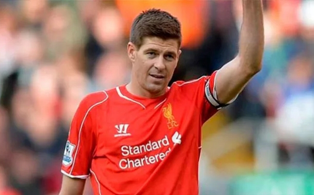 Steven Gerrard es candidato a tomar las riendas de Glasgow Rangers
