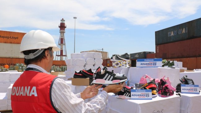 Incautan millonario contrabando de zapatillas falsificadas en Iquique