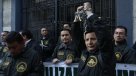 Gendarmes se encadenaron en oficina central de la institución