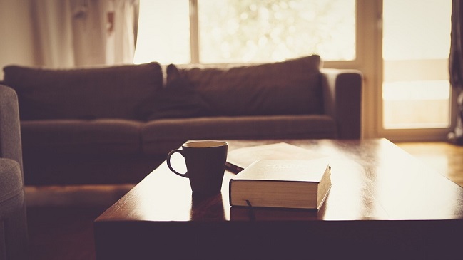 Condenan a mujer que dejó a su madre morir en sus propias heces