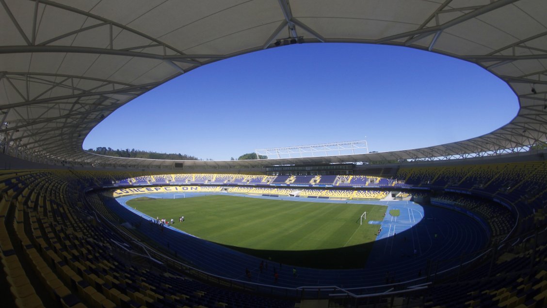Millonaria demanda contra municipio de Concepción por estadio Ester Roa Rebolledo