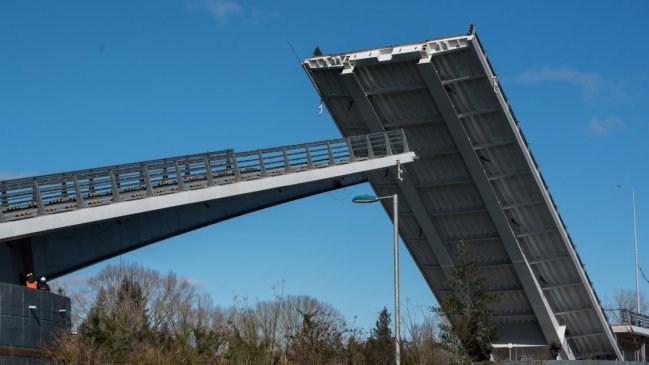 Alcalde de Valdivia valoró reapertura del Cau Cau: Hay compromiso de solución definitiva