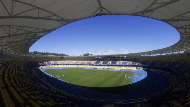 Millonaria demanda contra municipio de Concepción por estadio Ester Roa Rebolledo