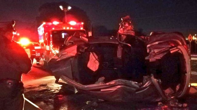 Dos fallecidos y tres lesionados tras volcamiento de vehículo en Hualpén