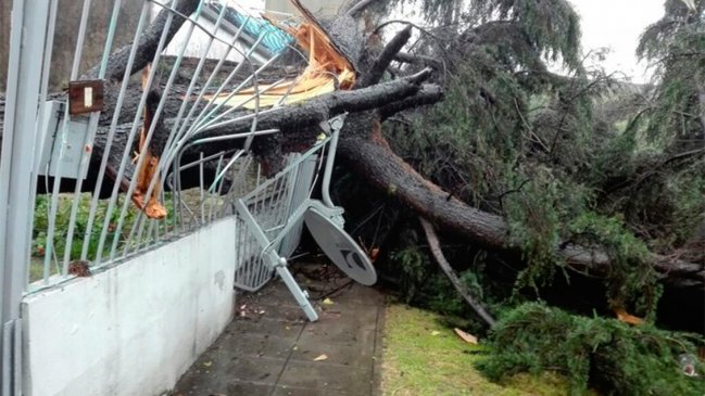 Temporal en Buenos Aires: Dos muertos, derrumbes de edificios y cortes de luz