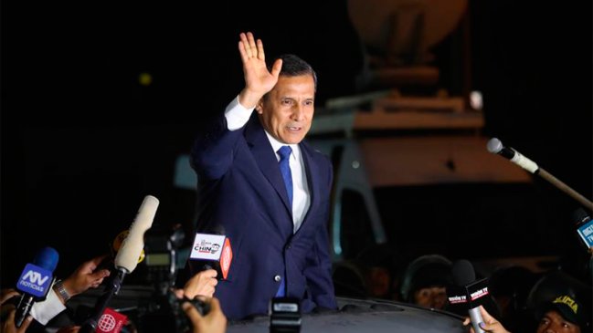  Ollanta Humala y su esposa salieron de la cárcel  