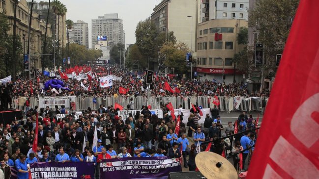 Conoce los cortes y desvíos de tránsito por las marchas de este 1 de mayo en Santiago