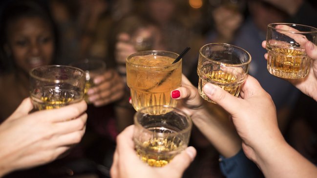  Escocia fijó un precio mínimo al alcohol para frenar su elevado consumo  