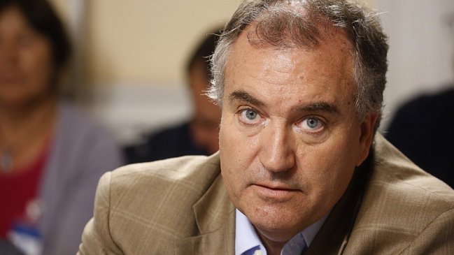 Diputado Andrés Molina debió ser operado tras sufrir infarto