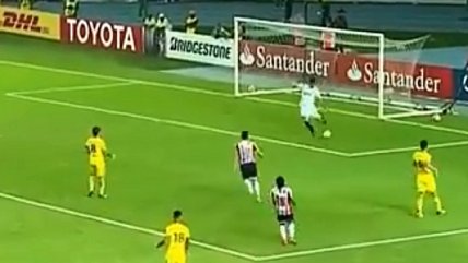   Portero de Boca Juniors cometió un grueso error que casi le costó un gol 