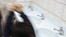 Hombre afronta pesadilla legal por masturbarse en un baño público
