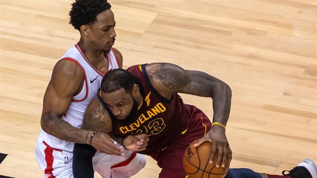 LeBron James volvió a exhibirse en nuevo triunfo de Cleveland Cavaliers sobre los Raptors